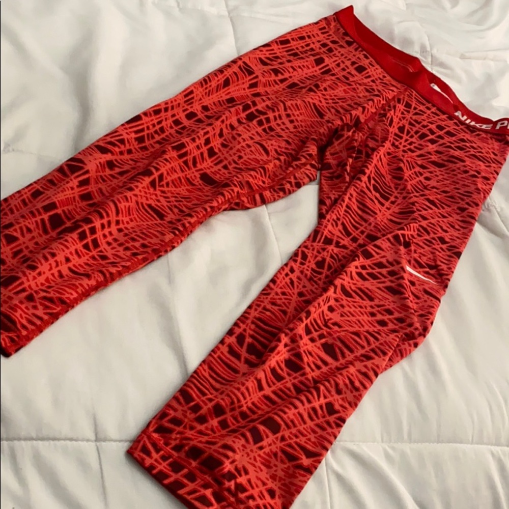 NIKE PRO LEGGINGS SIZE MEDIUM 3/4 lengths